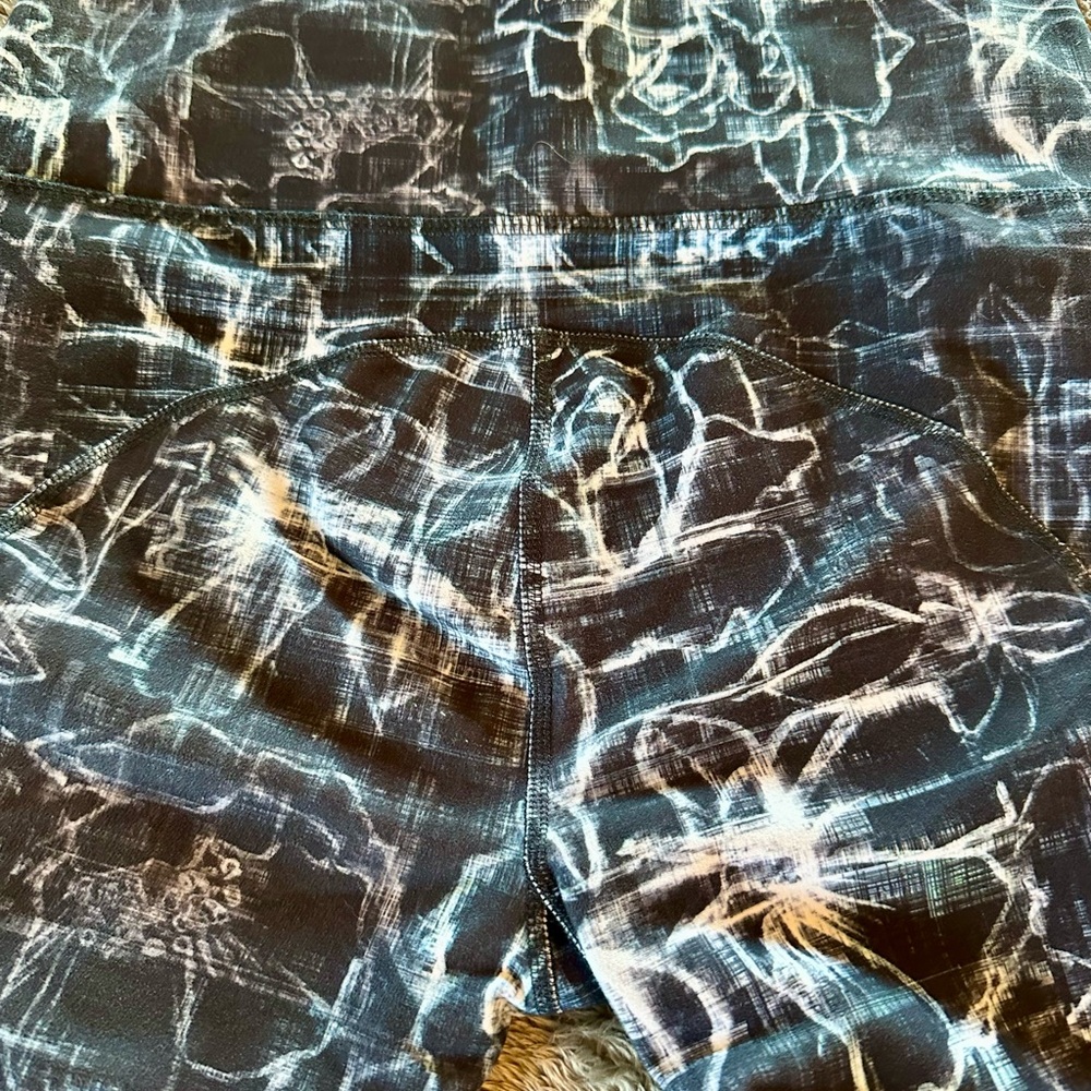Spyder Black and White Patterned Leggings Size Medium - Picture 11 of 16